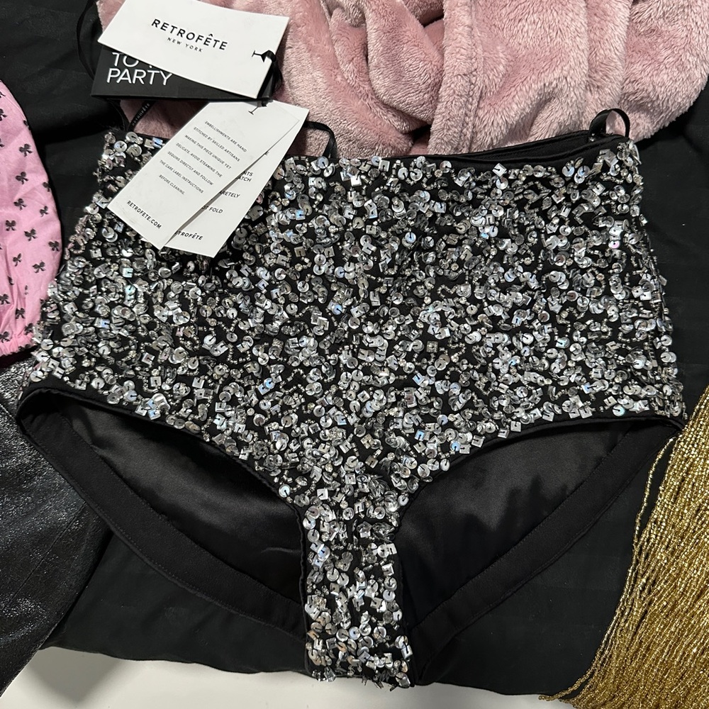 RETROFÊTE BRAELYNN CRYSTAL HOT SHORT